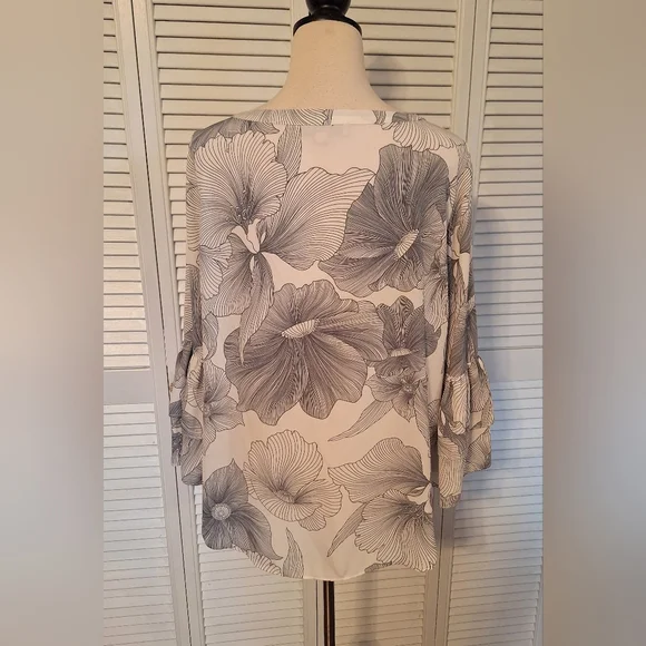 Loft Bell Sleeve Floral Blouse Top Medium - Picture 6 of 8